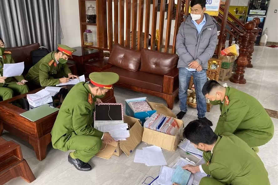 phat hien duong day mua ban hoa don len den hang chuc ti dong hinh 1