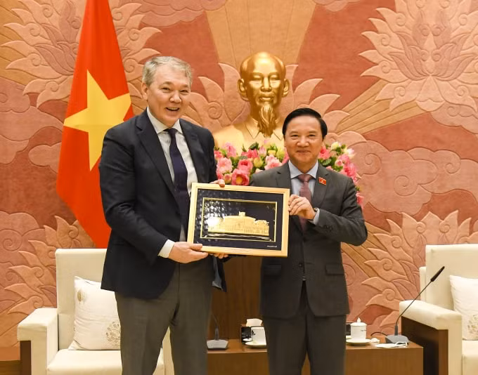 pho chu tich quoc hoi nguyen khac dinh tiep doan dai bieu dang cong san lien bang nga hinh 2