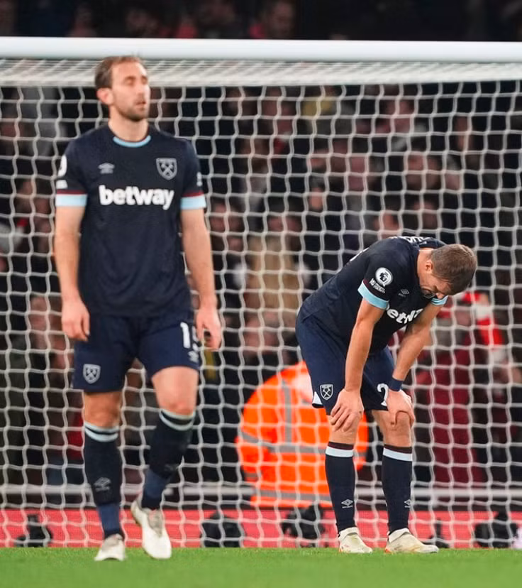 danh bai west ham arsenal qua mat mu vao top 4 tren bxh hinh 9