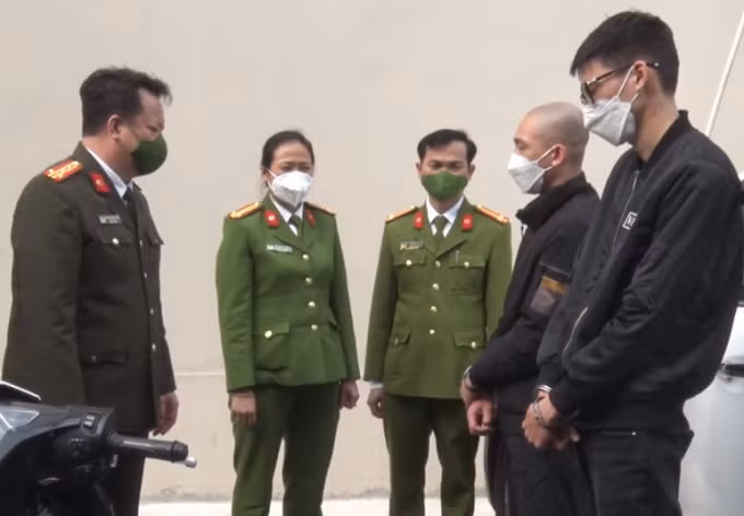 bat giu 2 thanh nien vo mua o to de cuop tai tp phu ly hinh 1