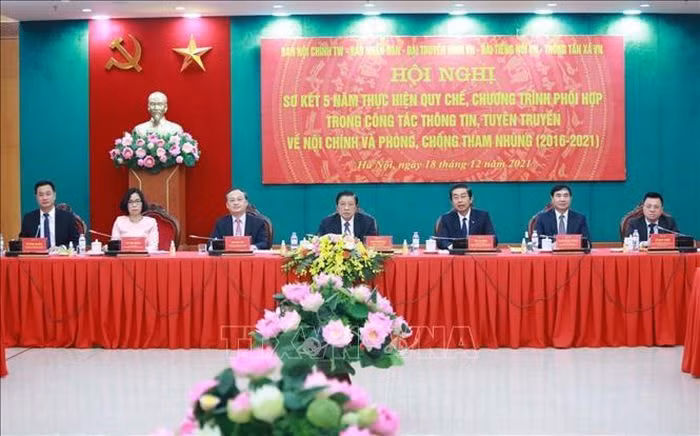 tiep tuc phoi hop day manh thong tin tuyen truyen ve cong tac noi chinh phong chong tham nhung hinh 1