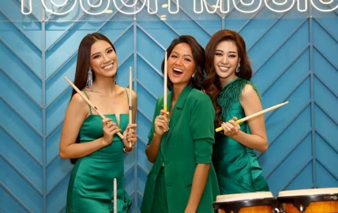 hoa hau khanh van chinh thuc len tieng ve viec fan cua minh choi xau thuy tien hhen nie hinh 3