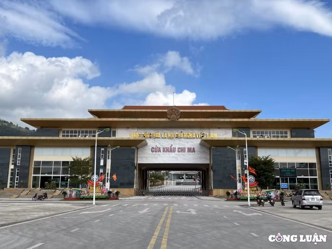 lang son gap rut xu ly viec un u nong san tai cac cua khau hinh 2