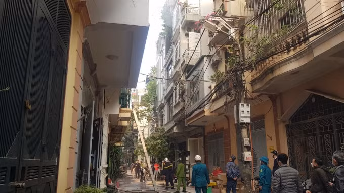 ha noi chay lon tai ngoi nha 5 tang o quan thanh xuan hinh 3