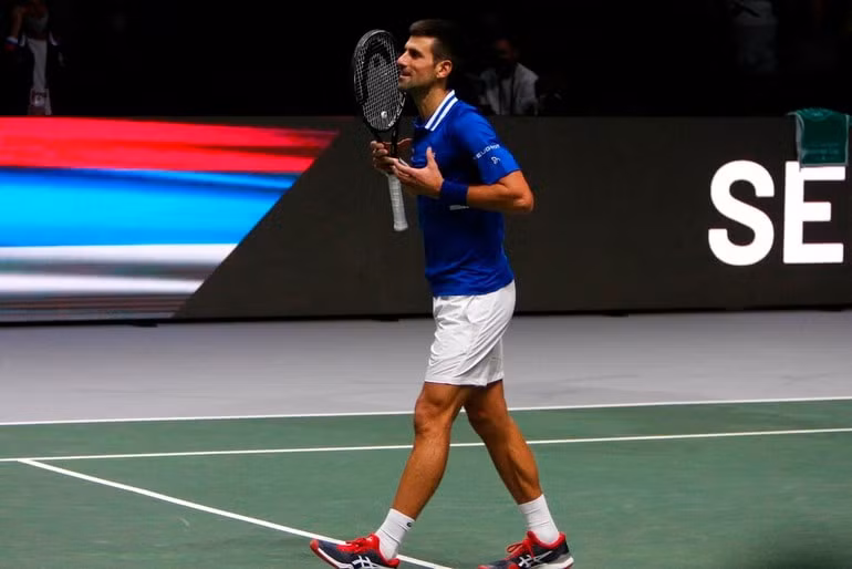 novak djokovic duoc de cu vdv hay nhat nam 2021 hinh 1