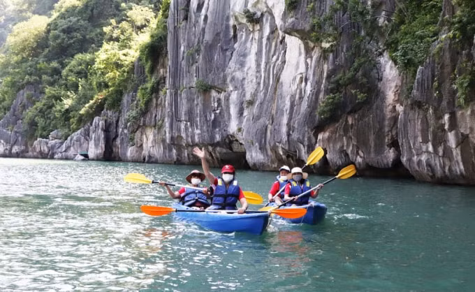 quang ninh mo cua du lich dam bao phong chong dich covid 19 hinh 1