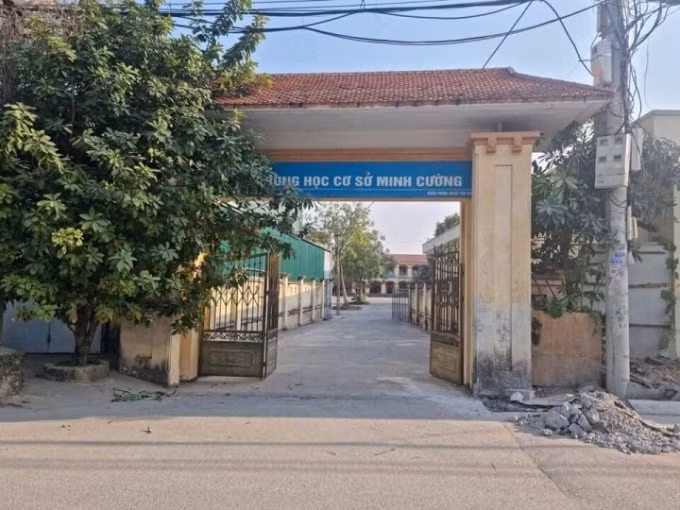 mot truong o ha noi tam dung hoc truc tiep vi phat hien hoc sinh mac covid 19 hinh 1