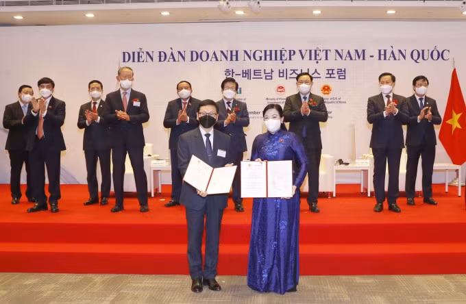 chu tich quoc hoi vuong dinh hue va chu tich quoc hoi han quoc du dien dan doanh nghiep viet han hinh 3