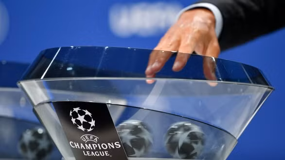 messi dung do ronaldo o vong 1 8 champions league hinh 1