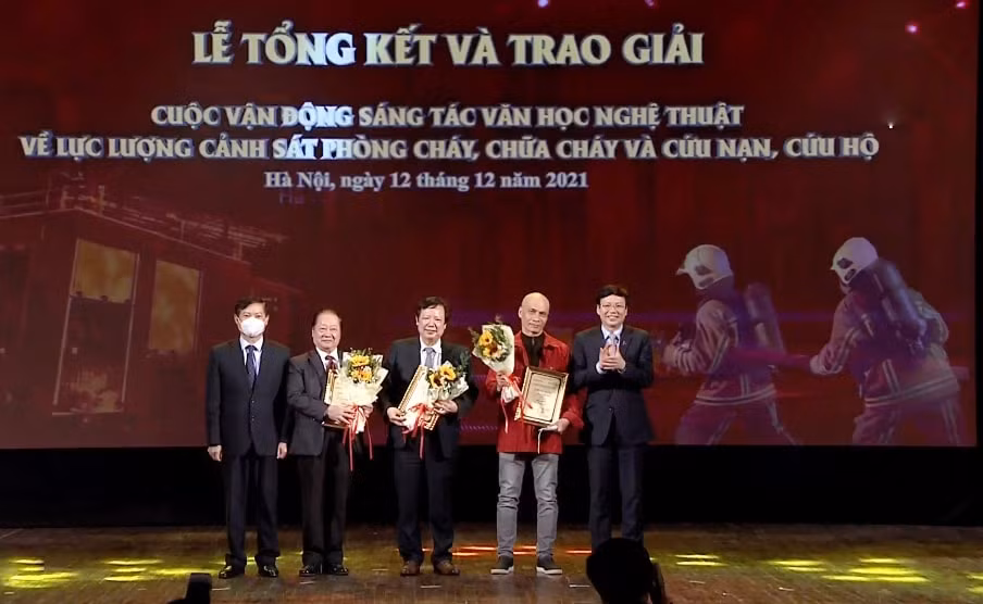 co vu khich le nguoi chien si luon vung vang y chi dung cam vi binh yen cuoc song hinh 3
