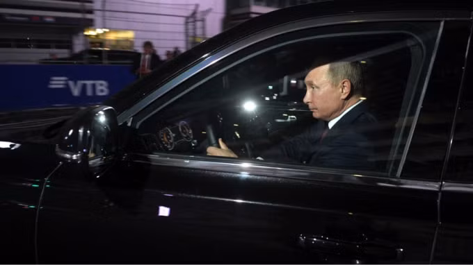 tong thong putin tiet lo tung lam lai xe taxi khi gap kho khan ve tai chinh hinh 1