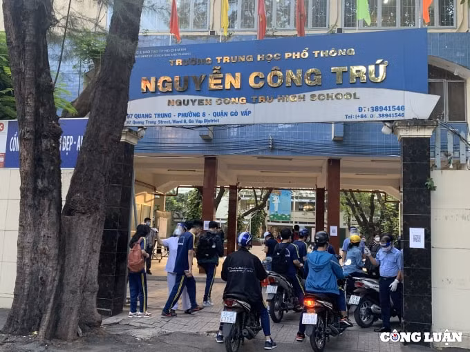 hoc sinh tp hcm hao huc tro lai truong sau 7 thang dong cua phong dich hinh 2
