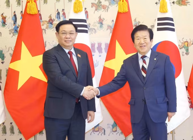 chu tich quoc hoi vuong dinh hue hoi dam voi chu tich quoc hoi han quoc park byeong seug hinh 1