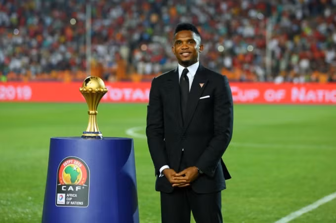 huyen thoai cua barca etoo duoc bau lam chu tich ldbd cameroon hinh 1