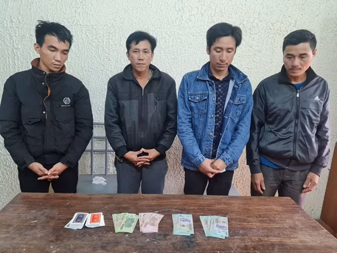lien tuc triet pha bat qua tang cac doi tuong tu tap danh bac tai quang binh hinh 1