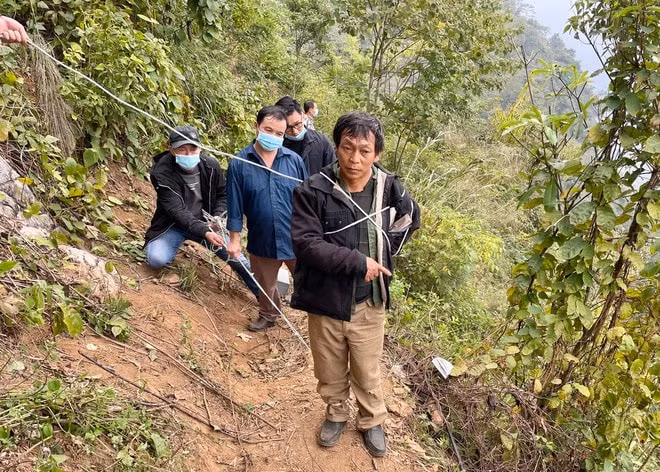 bat giu doi tuong giet nguoi roi dem thi the nem xuong vuc sau hinh 1