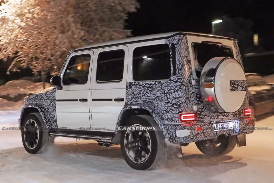 mercedes amg g63 moi bi bat gap khi dang chay thu nghiem tren duong hinh 2