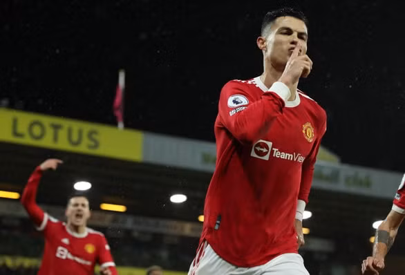 ronaldo sut penalty thanh cong mu de dang de bep norwich hinh 4