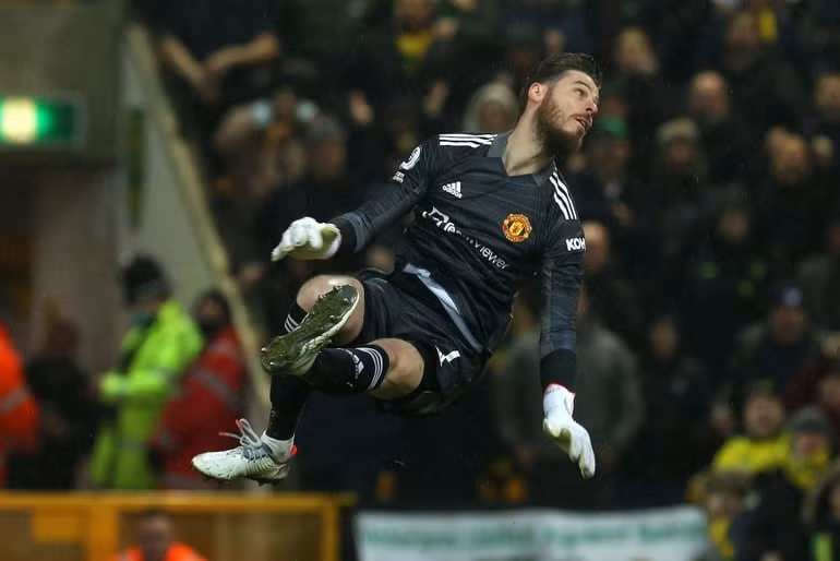 ronaldo sut penalty thanh cong mu de dang de bep norwich hinh 6