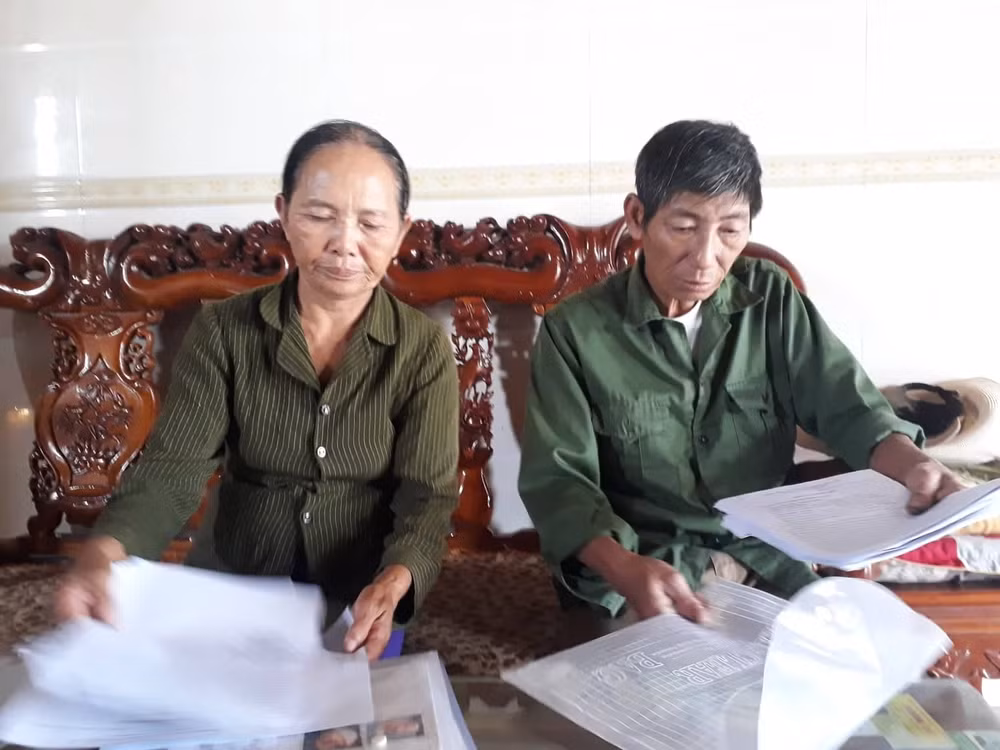 Gần 3 năm qua ông Hồng và bà Hòa đã viết rất nhiều đơn khởi kiện nhưng quyền lợi vẫn chưa được giải quyết