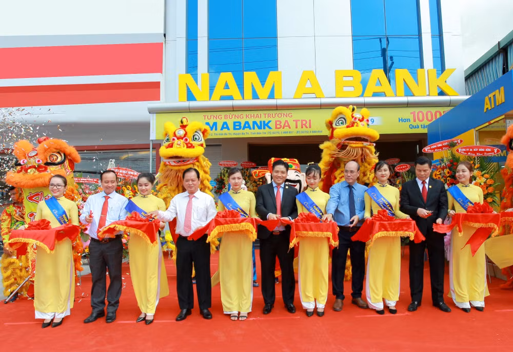 Từng bừng khai trương Nam A Bank Ba Tri trực thuộc chi nhánh Nam A Bank Bến Tre.