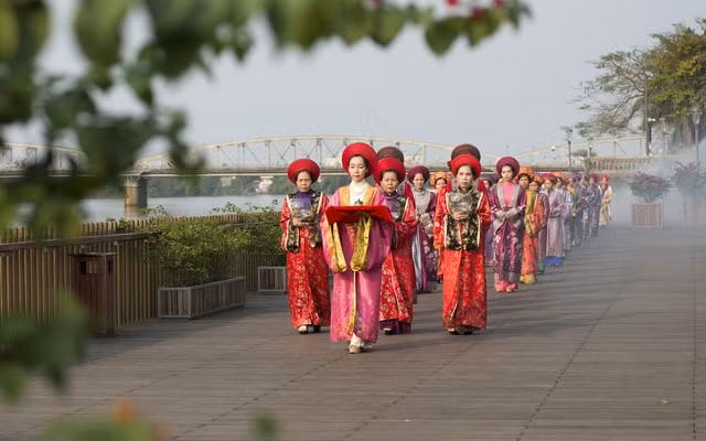 Đoàn rước nước, phù sa sông Hương. Ảnh: Báo VH