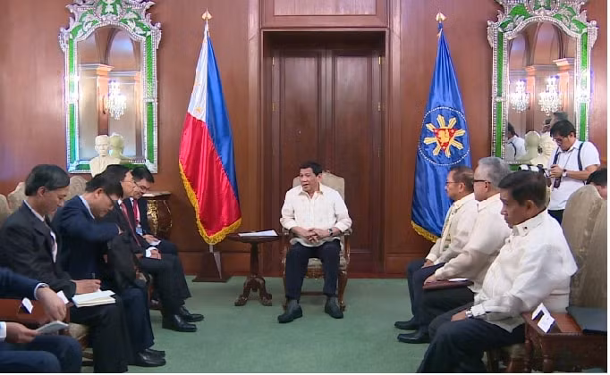 Phó Thủ tướng, Bộ trưởng Phạm Bình Minh hội kiến Tổng thống Rodrigo Duterte tại Phủ Tổng thống Philippines. Ảnh: TG&VN