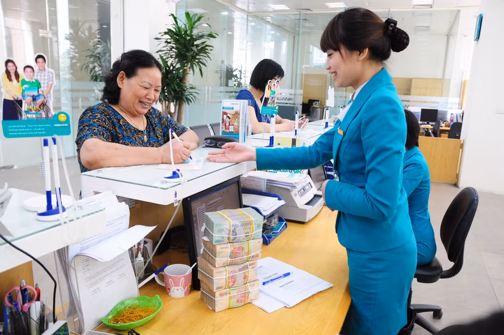 Niềm vui nhân lên với khách hàng dịp 8/3 - Ảnh ABBank