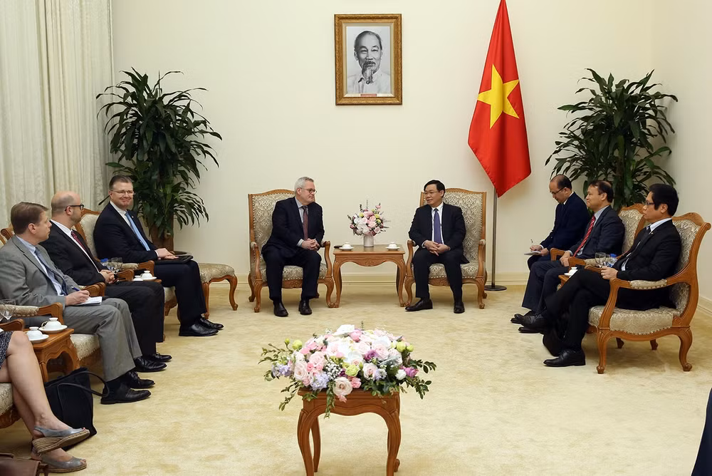 Phó Thủ tướng Vương Đình Huệ bày tỏ cảm ơn Amcham đã nỗ lực hỗ trợ Chính phủ đánh giá về thu hút và sử dụng đầu tư nước ngoài tại Việt Nam vừa qua. Ảnh: VGP
