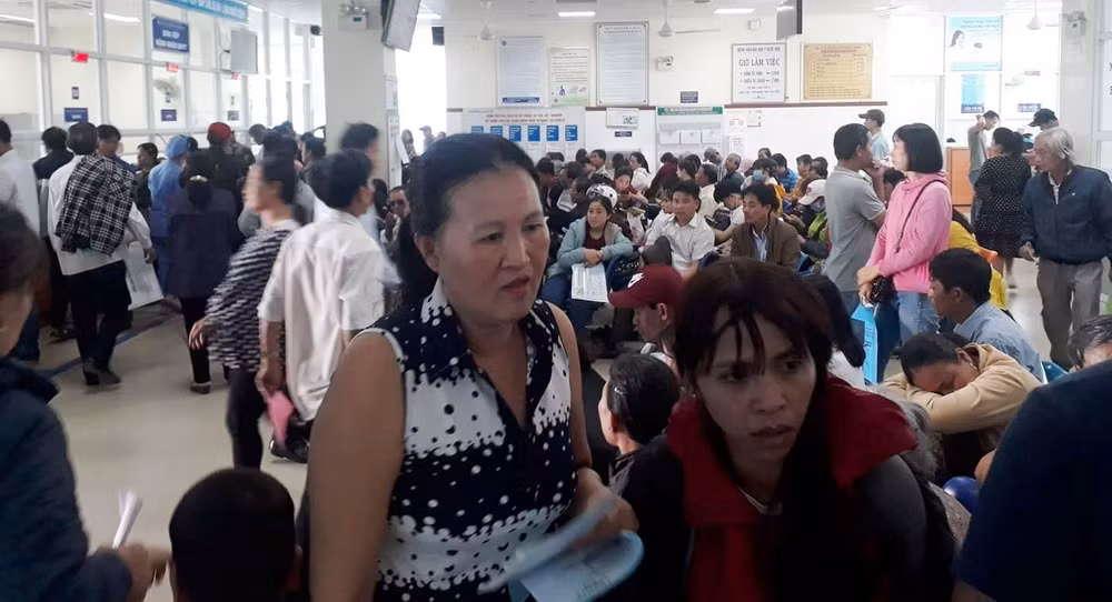 Bệnh nhân đến khám và điều trị tại Bệnh viện Đại học Y dược Huế. (Ảnh: Cái Văn Long).