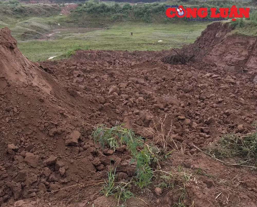 Khu vực bị đào bới không thể sản xuất nông nghiệp. Ảnh: Quốc Trần