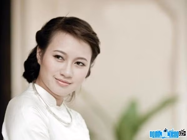 Ca sĩ Khánh Linh