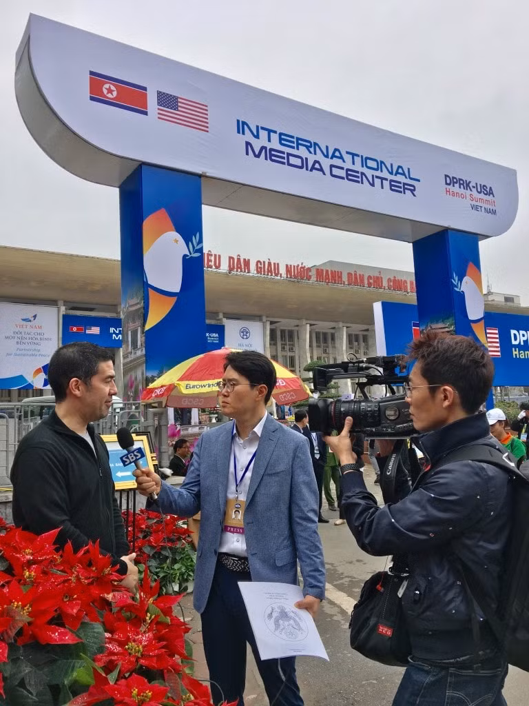 Phóng viên tác nghiệp tại sự kiện