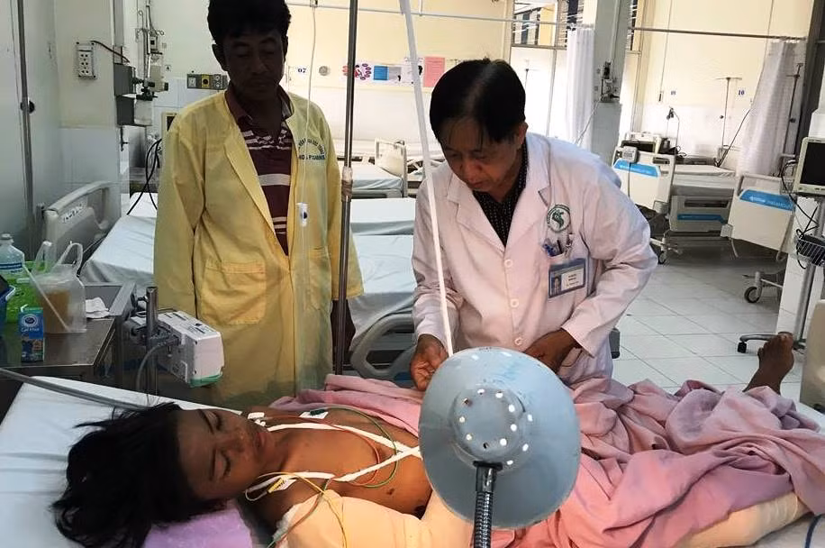 Em Trà Cường đang điều trị tại Bệnh viện Chuyên khoa Sản - Nhi tỉnh Sóc Trăng.