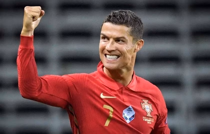 Siêu sao Ronaldo ăn mừng danh hiệu cá nhân tại Euro 2020. Ảnh: internet