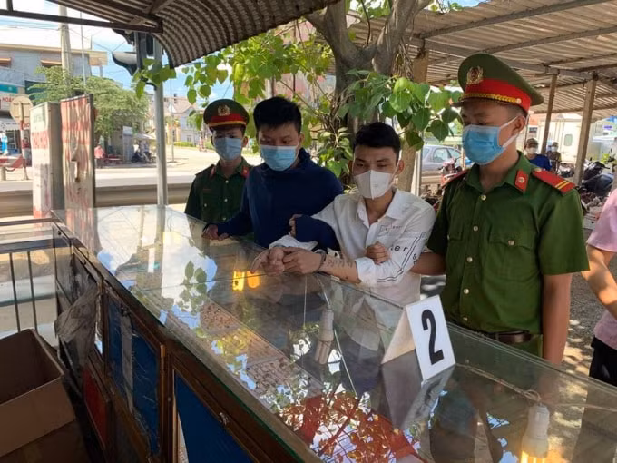 thua thien hue lien tiep bat giu cac doi tuong trom cuop tai san trong mua dich hinh 2