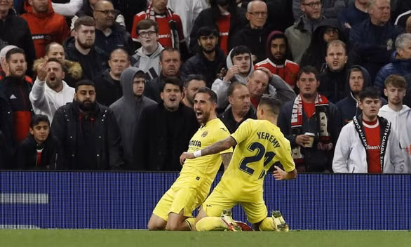 ronaldo ghi ban phut bu gio man utd loi nguoc dong thang 2 1 villarreal hinh 1