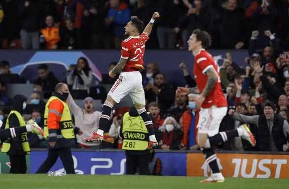 ronaldo ghi ban phut bu gio man utd loi nguoc dong thang 2 1 villarreal hinh 2