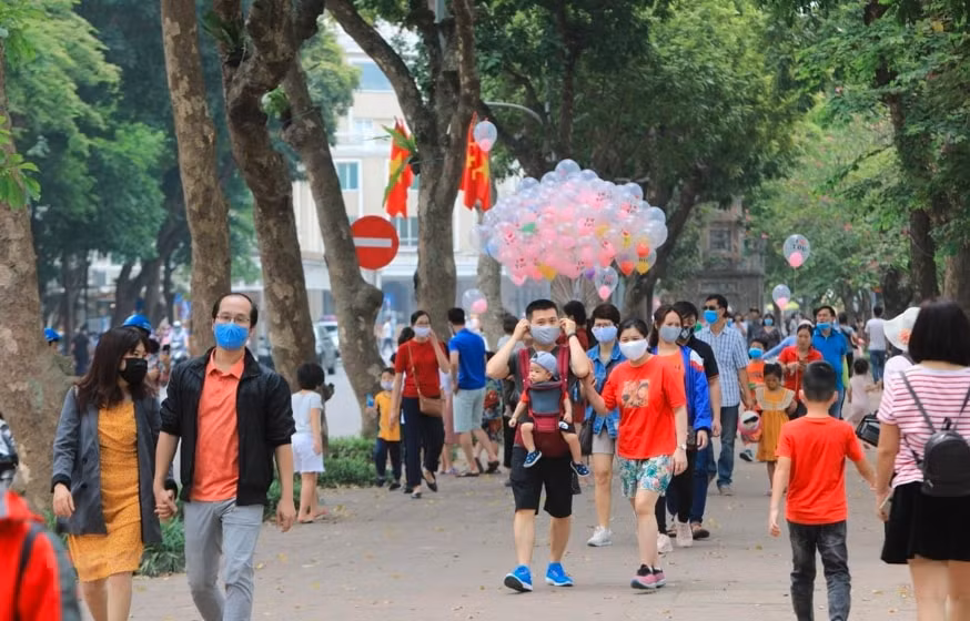 Từ đầu năm đến nay, hoạt động du lịch nội địa chứng kiến sự bùng nổ, thể hiện bởi lượng du khách tăng trưởng mạnh qua các tháng. Ảnh: TTXVN
