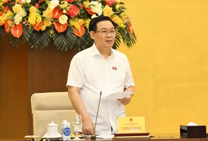 Ủy viên Bộ Chính trị, Chủ tịch Quốc hội, Chủ tịch Hội đồng Bầu cử Quốc gia Vương Đình Huệ phát biểu tại hội nghị.