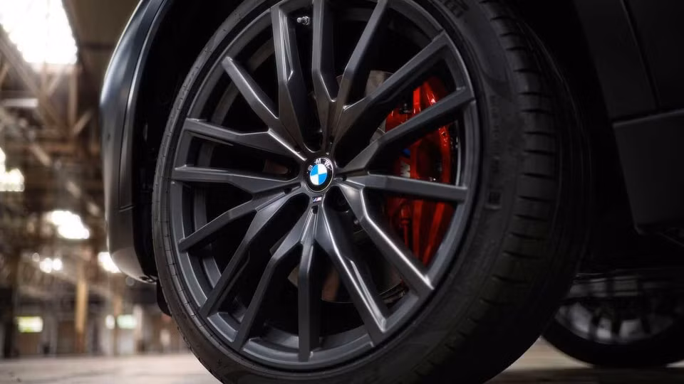 BMW X5 Black Vermilion. Ảnh: BMW