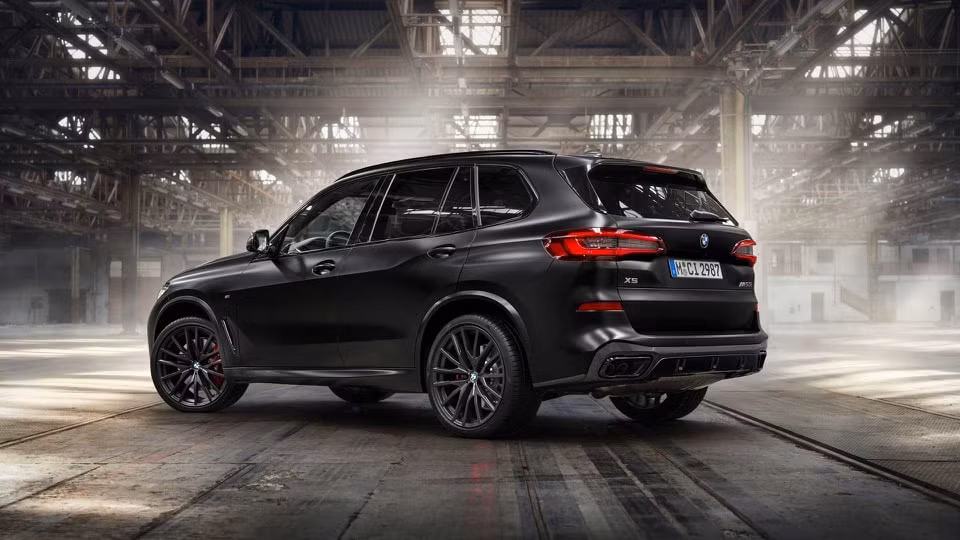 BMW X5 Black Vermilion. Ảnh: BMW