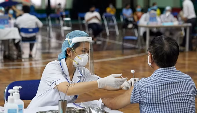 Thủ tướng đề nghị ưu tiên các nguồn vaccine cho TPHCM và một số tỉnh, thành phố phía Nam.