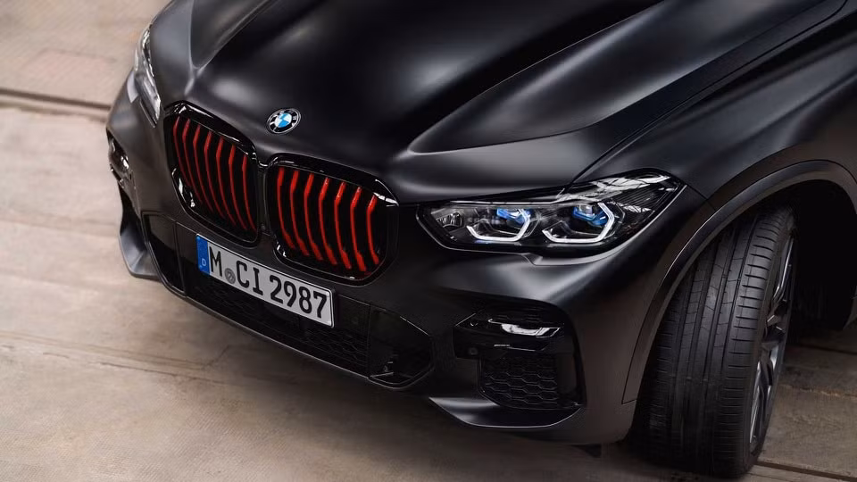 BMW X5 Black Vermilion. Ảnh: BMW