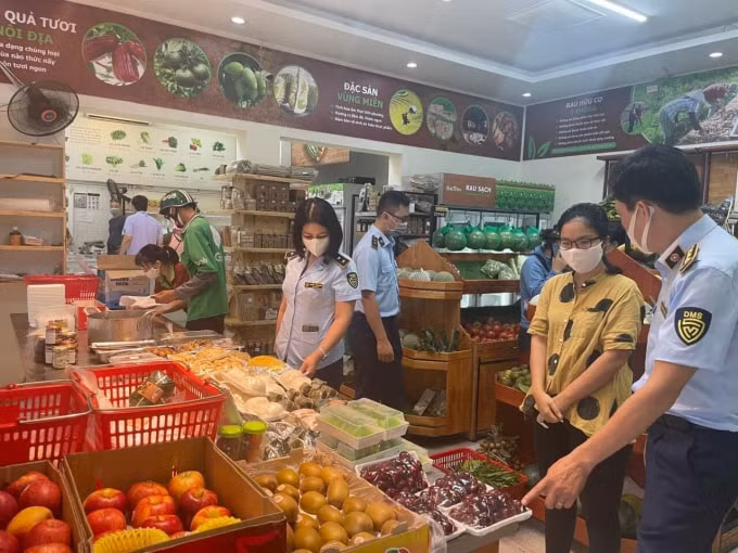 Hà Nội sẽ đảm bảo đầy đủ các loại hàng hóa thiết yếu. Ảnh : TTBCT