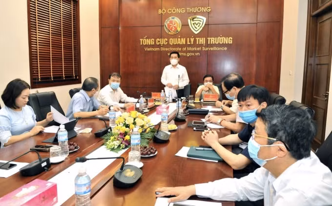 Tại hệ thống chợ, giá hàng hóa thiết yếu thường cao hơn giá tại hệ thống siêu thị từ 5% trở lên, tùy mặt hàng và tùy từng địa phương.