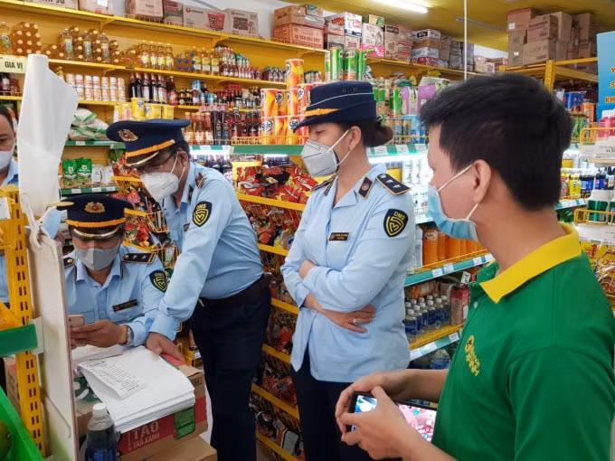Đội QLTT số 2 đã lập biên bản vi phạm hành chính vụ việc, củng cố hồ sơ xử lý theo quy định.