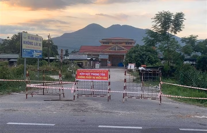 Ca nghi mắc Covid-19 mới phát hiện ở Thừa Thiên Huế là tiểu thương ở chợ Lộc Thuỷ nơi 2 BN 19572 và BN 29834 từng đến mua hàng trước khi được phát hiện mắc Covid-19. Ảnh: TL