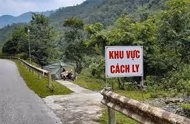Ngay khi xuất hiện 3 ca nhiễm Covid mới, lực lượng chức năng thành lập các chốt kiểm soát, phòng, chống dịch tại bản Chăm Puông và xã Lượng Minh. Ảnh minh họa