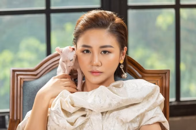 Giọng ca vững vàng của cô làm tăng chất lượng cho sản phẩm.